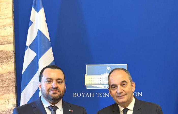 وزير الدولة بوزارة الخارجية يجتمع مع مسؤولين يونانيين