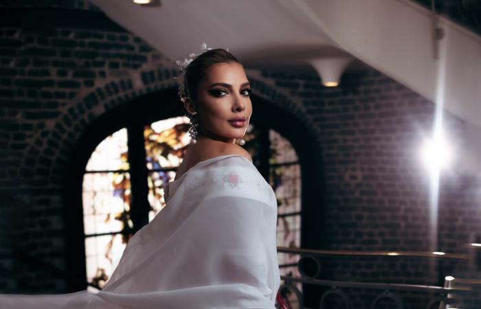 أصالة نصري بإطلالة تحمل عبق الياسمين الشامي إلى باريس