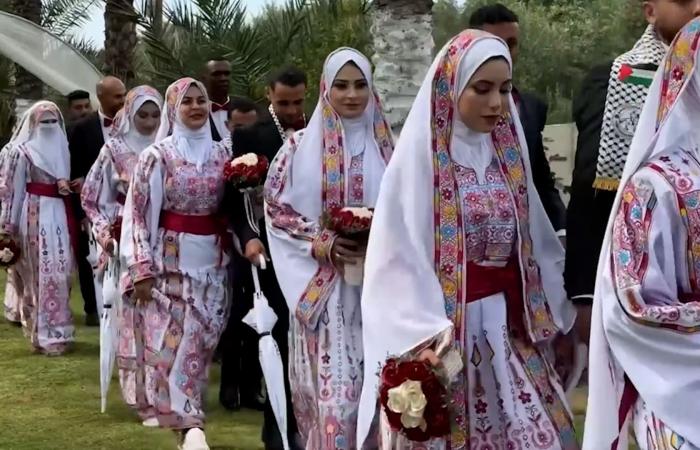 فساتين مطرزة وبدلات أنيقة.. مبادرة إماراتية تنظم حفل زفاف جماعي في غزة