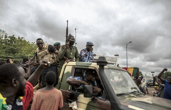 المتمردون
      الطوارق
      يطالبون
      روسيا
      بالانسحاب
      من
      مالي