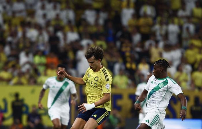 النصر يفوز على الأهلي بهدفين ويحافظ على صدارة الدوري السعودي