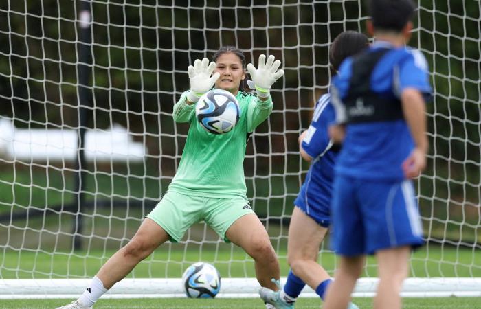 خالدة
      بوبال:
      منتخب
      السيدات
      صوت
      نساء
      أفغانستان
      في
      الملاعب
      الدولية