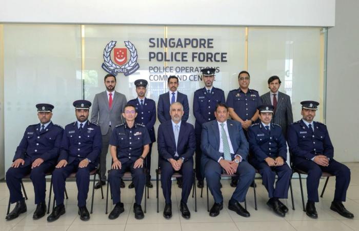 وزير الدولة للشؤون الداخلية يزور مركز القيادة العملياتية للشرطة في سنغافورة