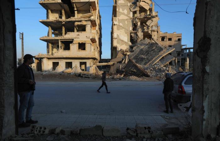 اعترافات
      «عدو
      الغوطتين»:
      هاجمنا
      الأهداف
      عشوائياً
      وأوامر
      القصف
      كانت
      تأتي
      من
      الأسد