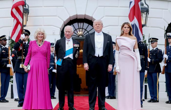 هل خرقت ميلانيا ترامب بروتوكول الإطلالات الملكية أمام الملكة كاميلا في البيت الأبيض؟