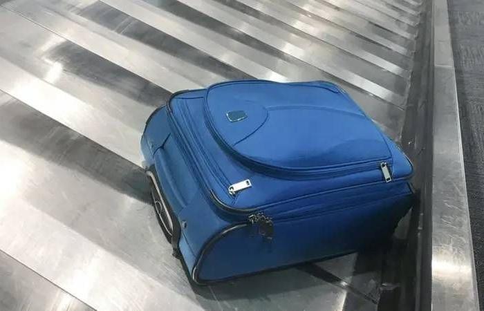 الرحلة
      الخفية
      للحقائب
      الضائعة
      في
      مطارات
      بريطانيا