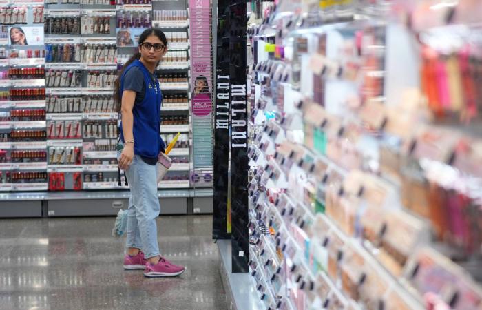 مخاطر
      الركود
      التضخمي
      تتفاقم
      مع
      دخول
      حرب
      إيران
      شهرها
      الثالث