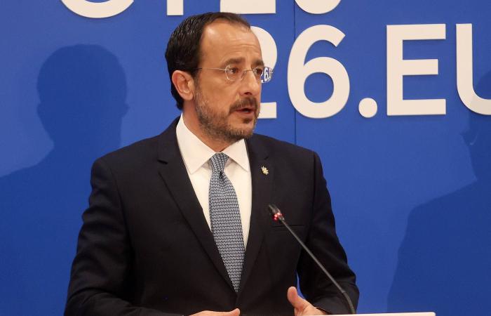 أوكرانيا
      تطلب
      توضيحاً
      من
      أميركا
      بشأن
      مقترح
      روسيا
      لوقف
      إطلاق
      النار