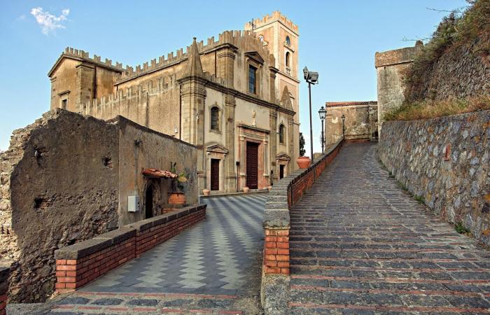 "هبة من السماء".. كيف غيّر فيلم "العرّاب" مصير هذه القرية الصغيرة بإيطاليا