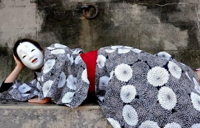 حميد
      بن
      عمرة:
      السينما
      هي
      كل
      شيء
      عدا
      المنطق