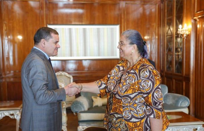 ما
      قصة
      «بندقية
      المجاهدين»
      التي
      أُهدتها
      قبيلة
      ليبية
      لصدام
      حفتر؟