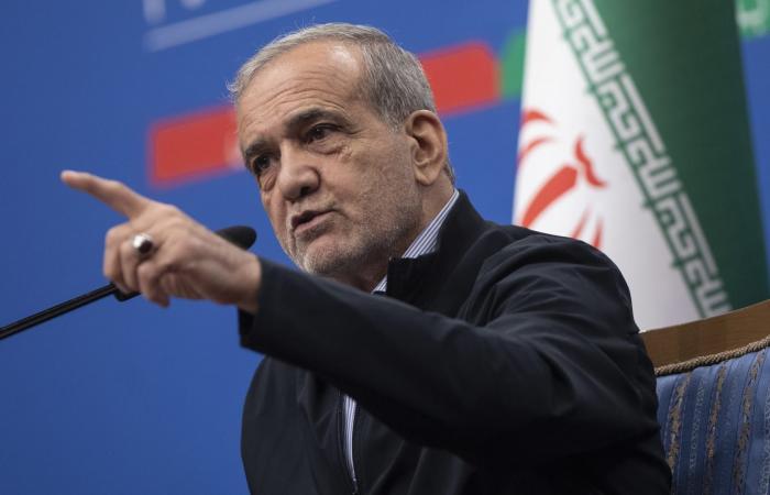 "مصيره الفشل".. رئيس إيران يرد على تهديد ترامب بتمديد الحصار على موانئ بلاده