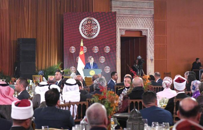 «بينالي
      الدرعية»
      يختتم
      نسخته
      الثالثة
      بعد
      رحلة
      فنية
      بين
      الترحال
      والتبادل
      الثقافي