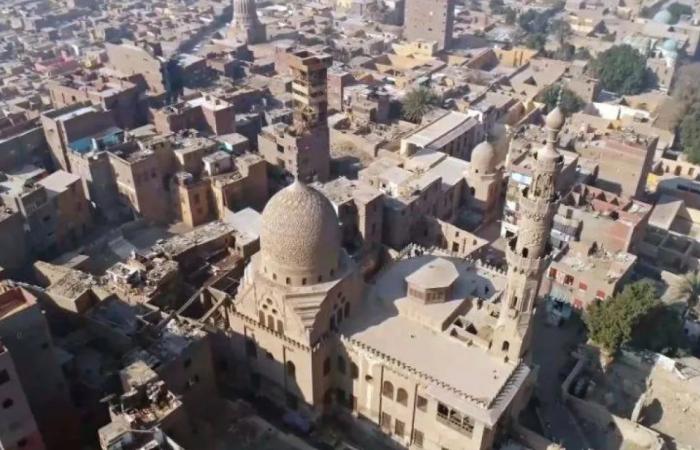 مصر
      لتعزيز
      السياحة
      في
      القاهرة
      التاريخية
      وصحراء
      المماليك