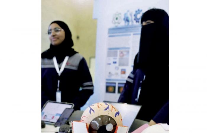طالبتان قطريتان تطوران تطبيقاً ذكياً يكشف الجلوكوما