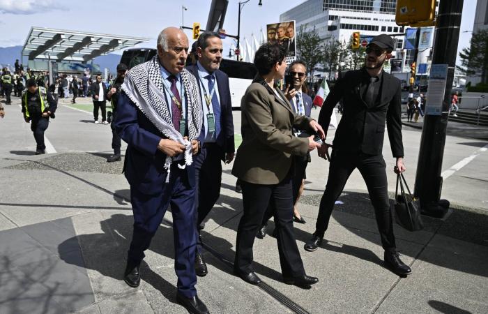 إسلام
      عيسى
      لاعب
      منتخب
      مصر
      يخضع
      لعملية
      جراحية
      في
      ألمانيا