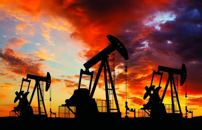 انخفاض أسعار النفط عند التسوية