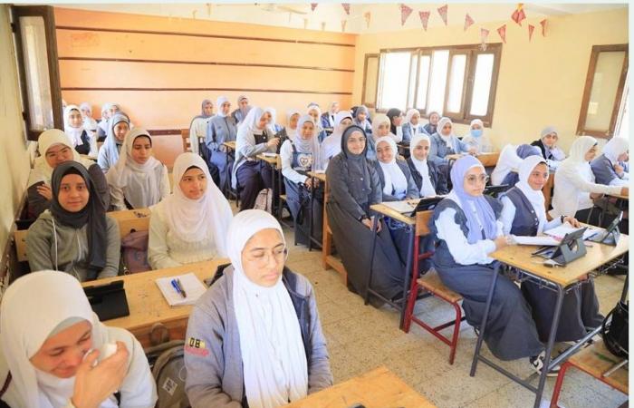 «البكالوريا
      المصرية»
      في
      مرمى
      الانتقادات
      مجدداً
      بسبب
      غموض
      المناهج