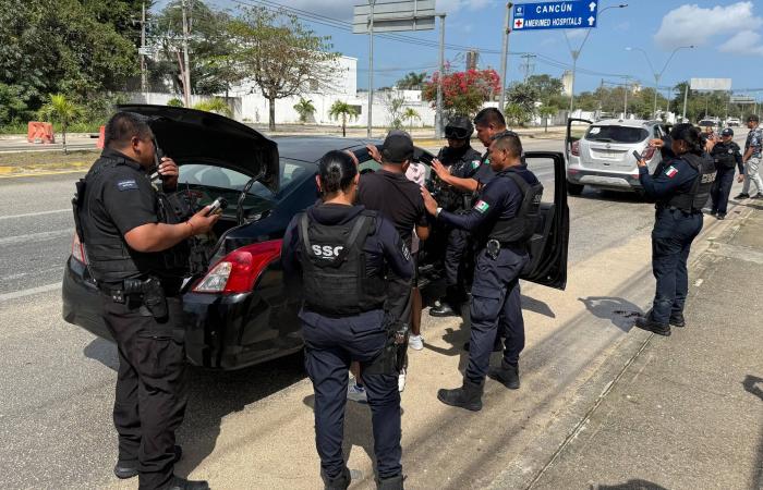 حاكم
      ولاية
      مكسيكية
      يتنحّى
      مؤقتاً
      بعد
      اتهام
      واشنطن
      له
      بالاتجار
      بالمخدرات