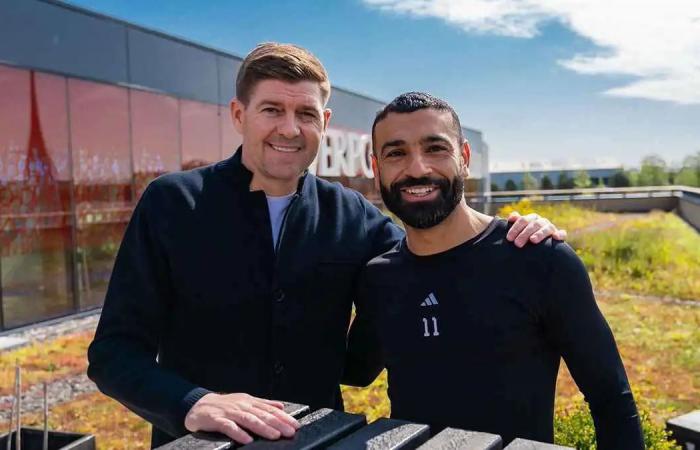 محمد صلاح يكشف تفاصيل قرار رحيله عن ليفربول ونصيحة جيرارد له