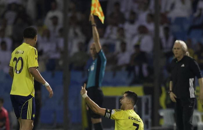 الدوري
      السعودي:
      القادسية
      يكسر
      غرور
      النصر
      بثلاثية