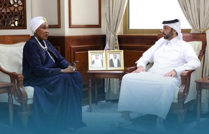 وزير البلدية يجتمع مع سفير جمهورية جنوب السودان