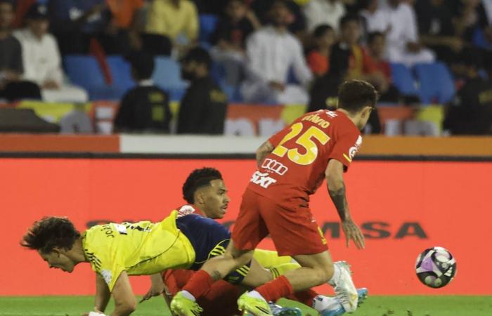 الدوري
      السعودي:
      القادسية
      يكسر
      غرور
      النصر
      بثلاثية