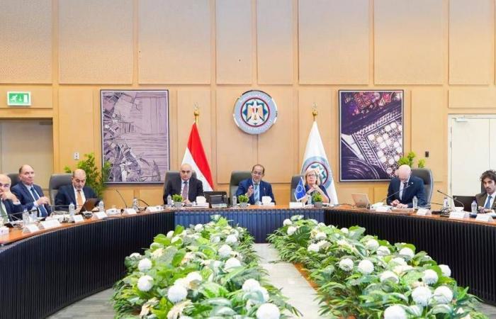 «الأعلى
      للدولة»
      الليبي
      يصعّد
      حديثه
      في
      مواجهة
      البعثة
      الأممية