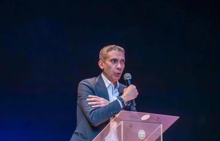 الصبيحي
      يدعو
      إلى
      التهدئة
      والتزام
      الحوار
      الجنوبي
      المرتقب