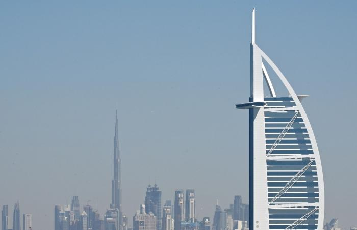 أول تعليق من الإمارات على تجدد هجمات إيران بالصواريخ والمسيرات
