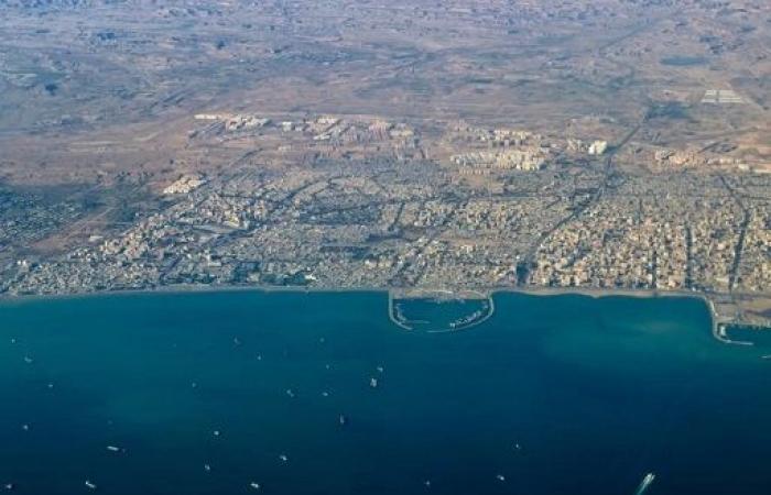 بـ 100 طائرة و15 ألف جندي.. انطلاق عملية "مشروع الحرية" في مضيق هرمز وإيران تحذر
