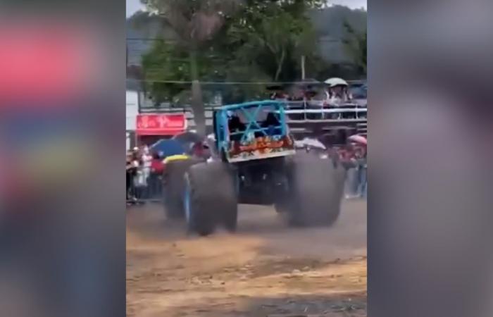 تسببت بمأساة.. شاحنة عملاقة تنحرف نحو حشد من الناس في كولومبيا