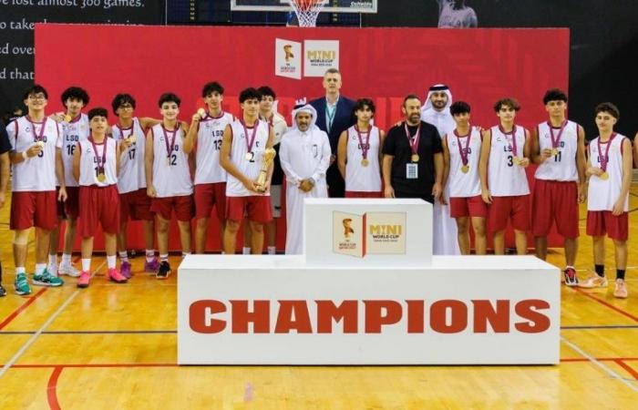 تتويج أبطال كأس العالم المصغرة