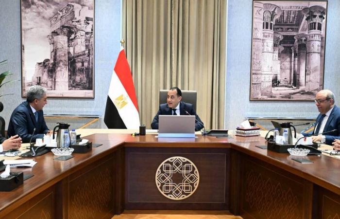 «مصر
      للطيران»
      تستأنف
      رحلاتها
      للإمارات
      بعد
      «استقرار
      الأوضاع»