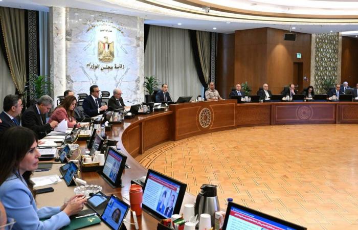 حارس
      سيف
      القذافي
      يبرئ
      نفسه
      ...ويتهمه
      باللامبالاة