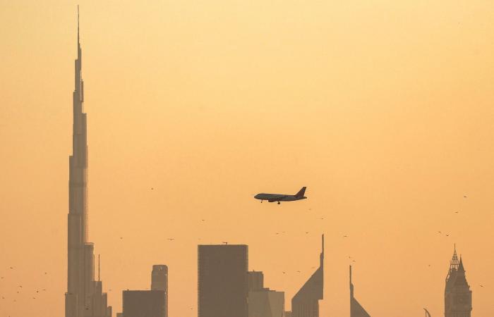 الإمارات تغلق جزئيًا مجالها الجوي بعد هجمات صاروخية إيرانية