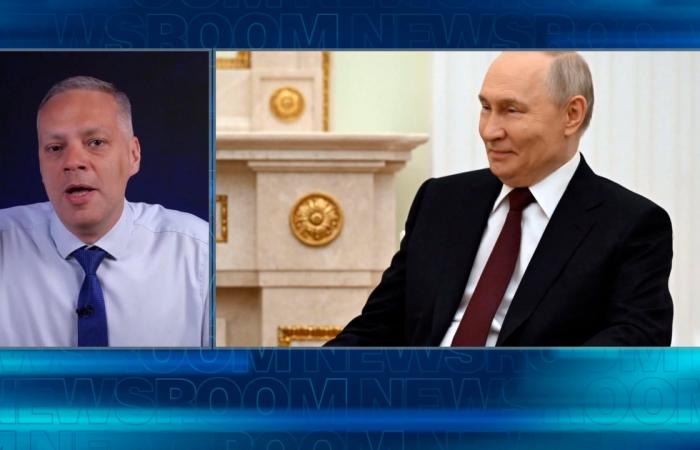 ضيف غير متوقع بمقابلة لـCNN مع معارض روسي يتحدث عن بوتين على الهواء.. ماذا حدث؟
