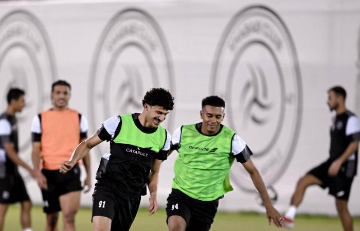 الشباب
      يستعيد
      مدافعه
      هوديت
      قبل
      موقعة
      النصر