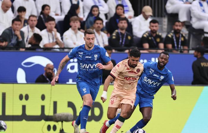 رئيس
      الخلود
      لـ«الشرق
      الأوسط»:
      كأس
      الملك
      تستحق
      الدموع
      والتضحيات
