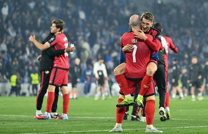 كريستال
      بالاس
      ورايو
      فاييكانو
      إلى
      نهائي
      دوري
      المؤتمر
      الأوروبي