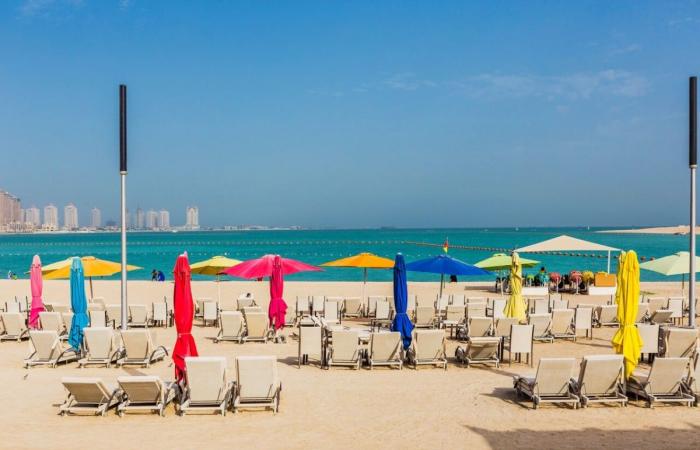 برسوم تصل لـ100 ريال.. إليك 6 من أفخم الشواطئ في الدوحة