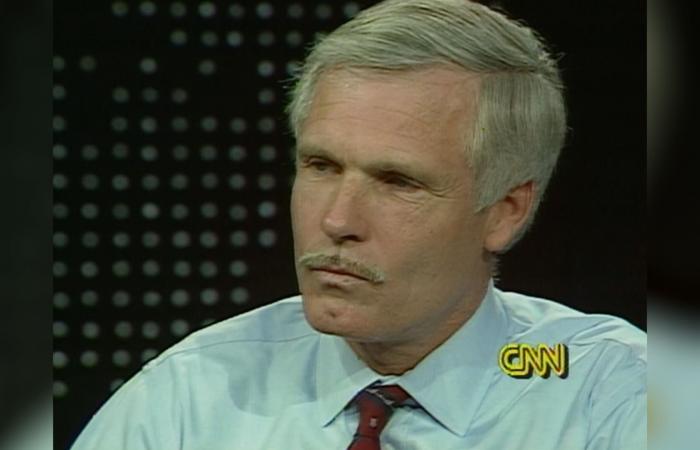 شاهد ما قاله مؤسس CNN تيد تيرنر عن الموت عام 1990 للاري كينغ