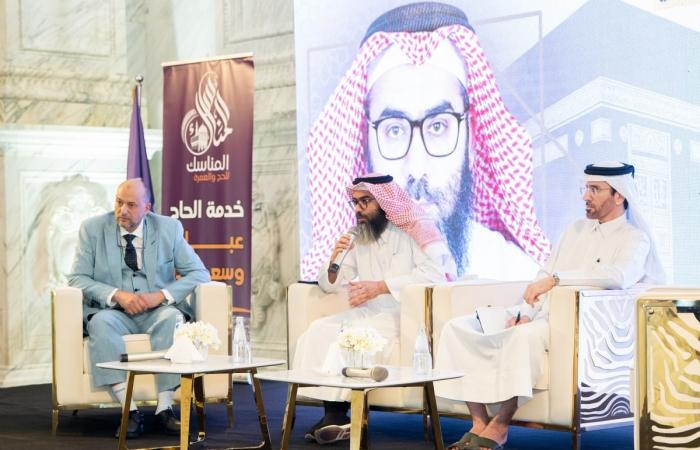 حملة "المناسك" للحج والعمرة تجتمع بـ 100 حاج للتعريف بإجراءات السفر وأداء الفريضة