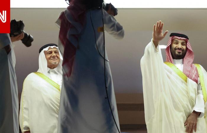 متابعة: هذا ما فعله الجمهور لحظة ظهور محمد بن سلمان على شاشة ملعب لقاء الهلال والخلود
