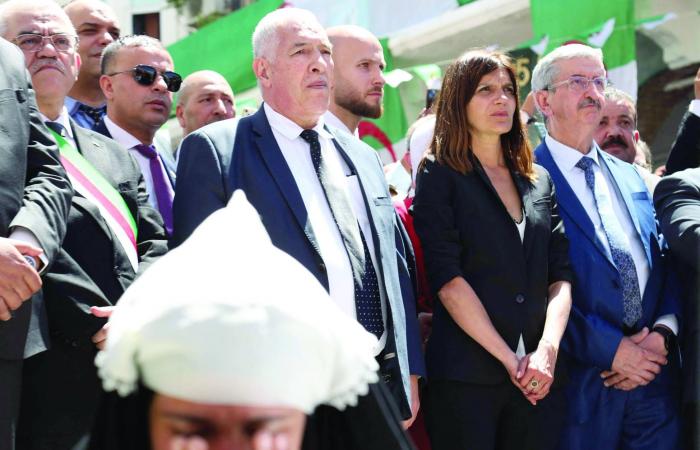 الجزائر
      ترهن
      التطبيع
      مع
      باريس
      باعتذار
      صريح
      عن
      جرائم
      الاستعمار