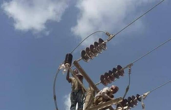 عدن
      تستقبل
      صيفها
      الملتهب
      بنقص
      حاد
      في
      الكهرباء