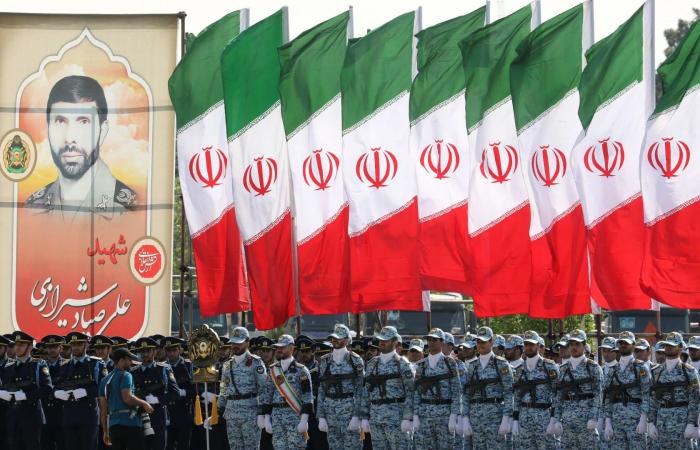 جيش إيران يحذر الدول التي تفرض عقوبات بـ"مشاكل" ستواجه سفنها بمضيق هرمز
