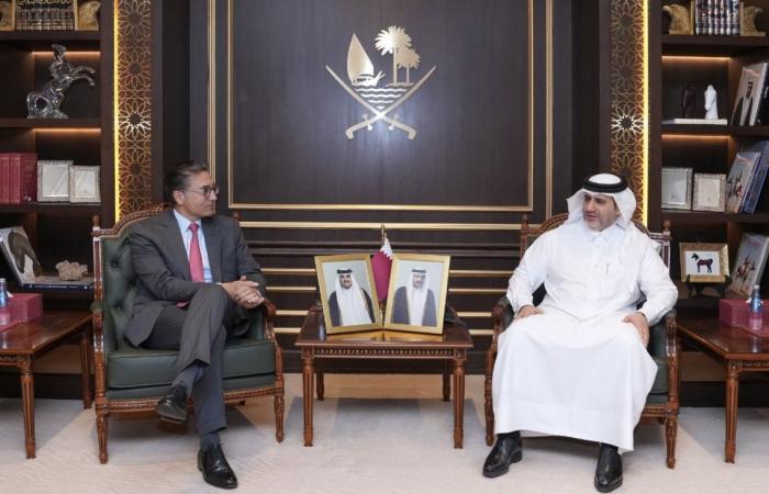 محافظ مصرف قطر المركزي يجتمع مع الرئيس المشارك لإدارة الثروات العالمية في بنك "يو بي اس"