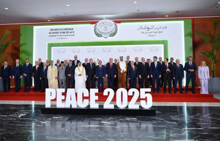 «حماس»
      تقترب
      من
      آخر
      خطوة
      لحسم
      رئيس
      مكتبها
      السياسي
      الجديد