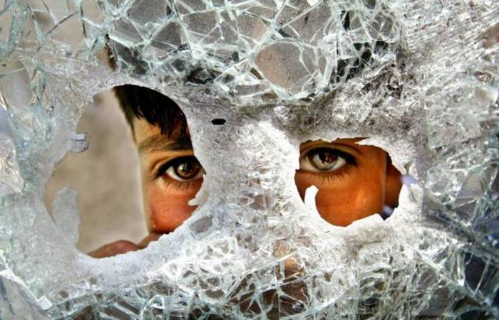 بريطانيا
      تفرض
      عقوبات
      على
      12
      فرداً
      وكياناً
      مرتبطين
      بإيران